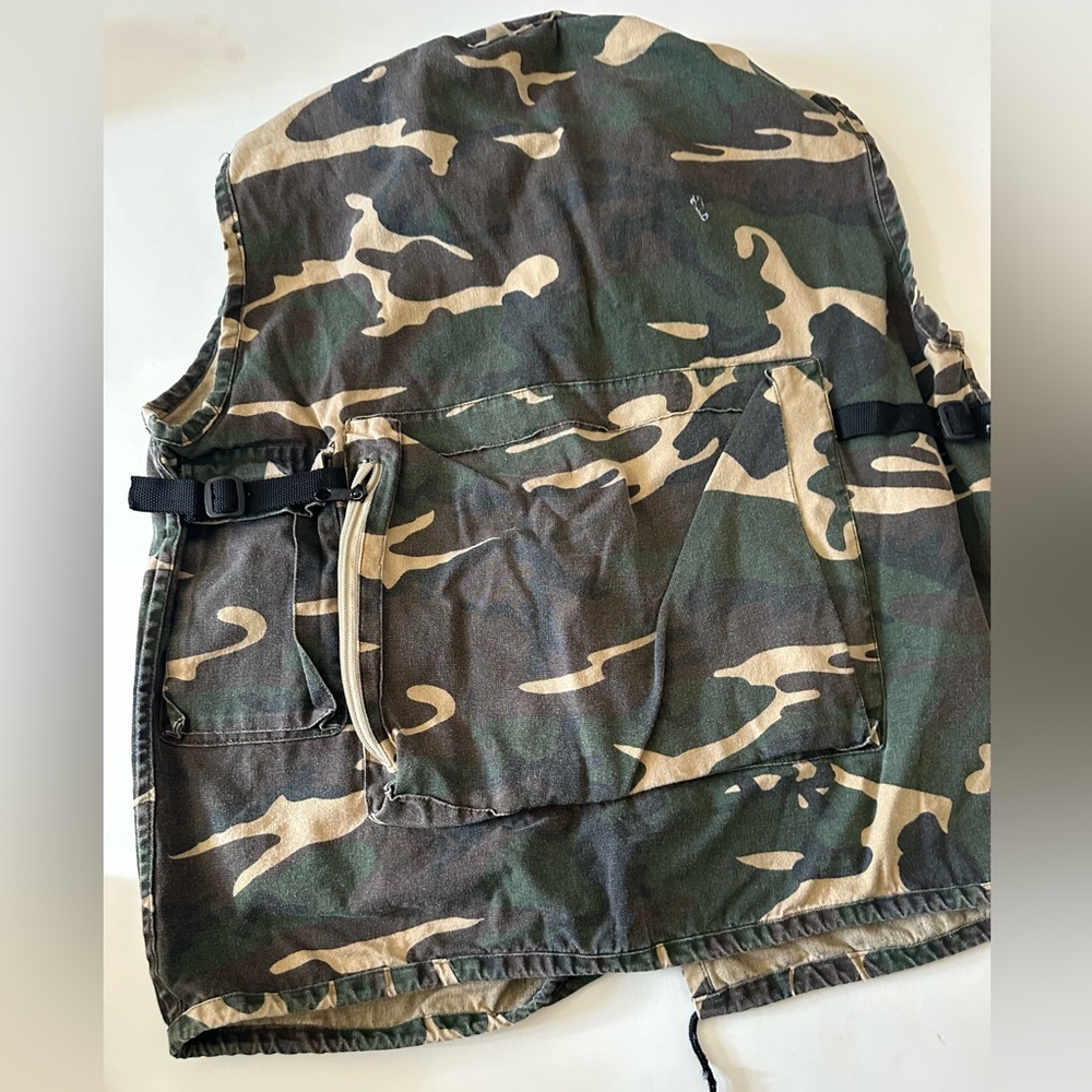 Green and Brown Camouflage Hooded Vest - Picture 5 of 6